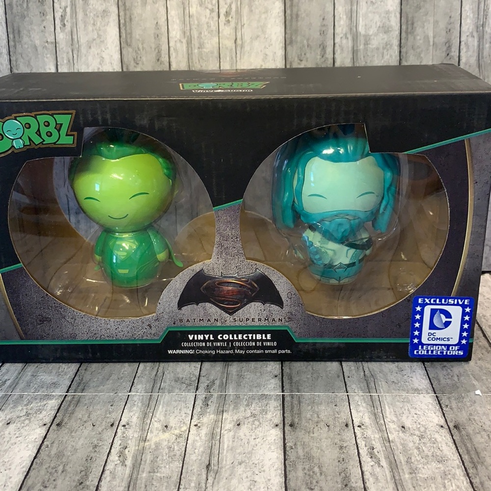 Dorbz Vinyl Collectible Aquaman / Superman